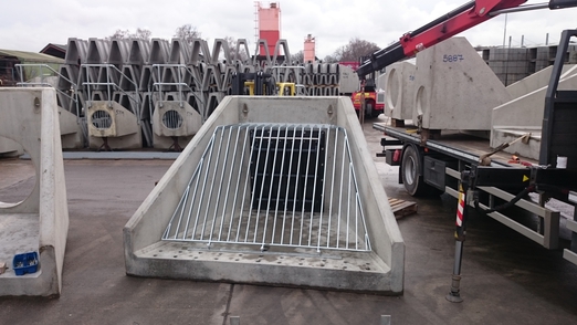 Precast Headwall with Flap Valve and Cranked Grating
